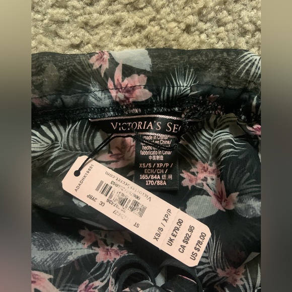 Swimsuit robe/coverup Victoria secret - Picture 2 of 2